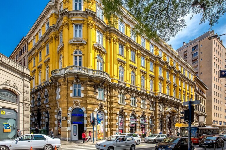 Number 1 Deluxe Apartments