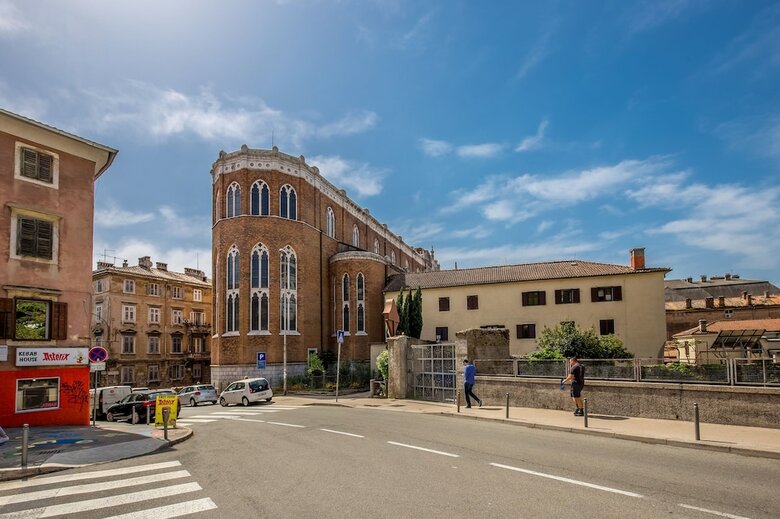 Number 1 Deluxe Apartments