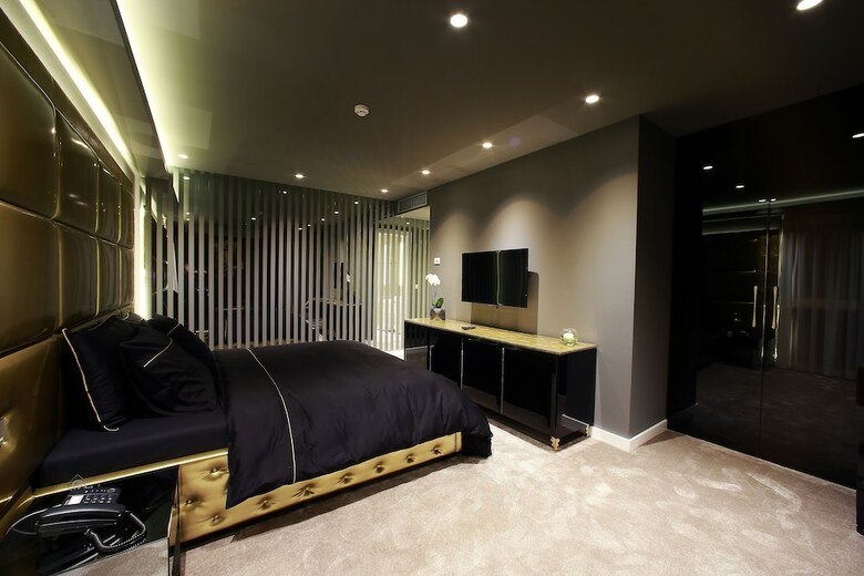 Hotel 9