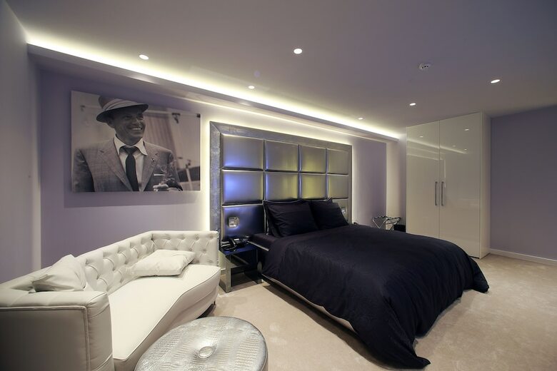 Hotel 9