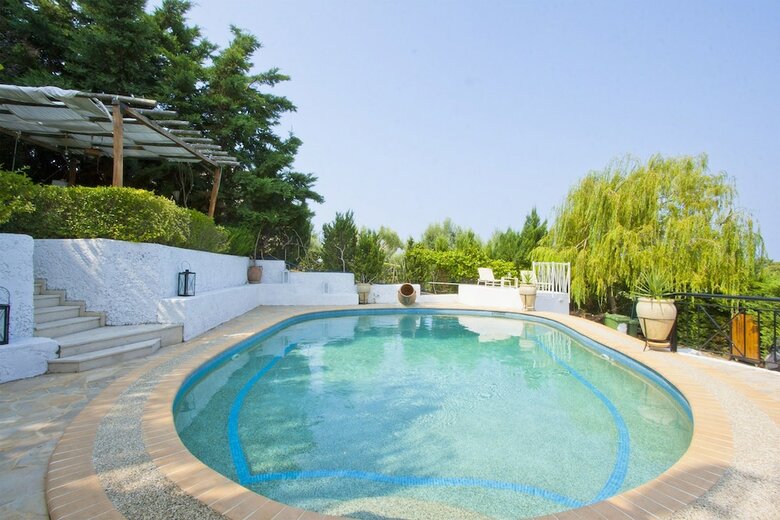 Bozis Private Pool Villa, Siviri