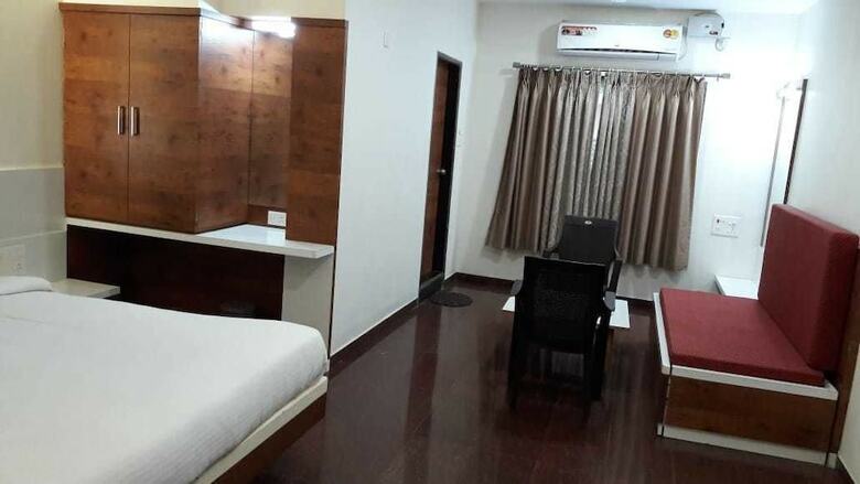 Hotel Madhuvan International