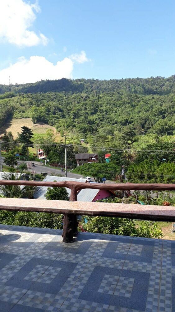 Hotel Baanrai 83 Jirasin