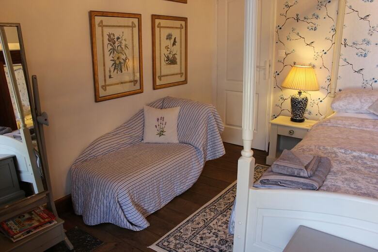 Bed & Breakfast Number 14