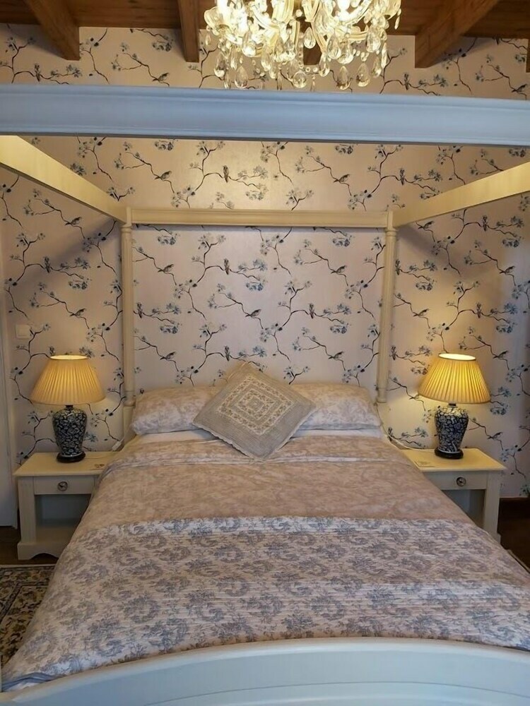 Bed & Breakfast Number 14