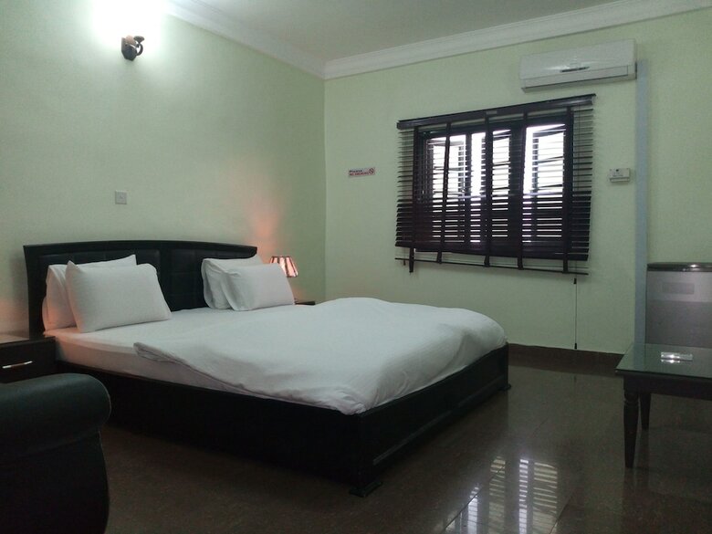 Dionzec Hotel & Suites