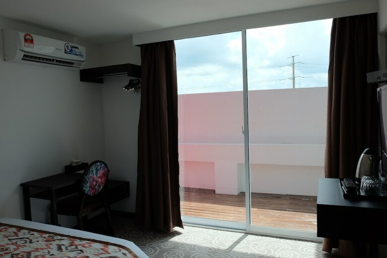 Hotel Natol Travelers & Business Inn