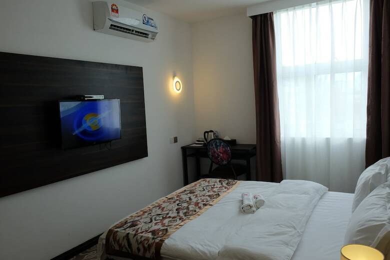 Hotel Natol Travelers & Business Inn