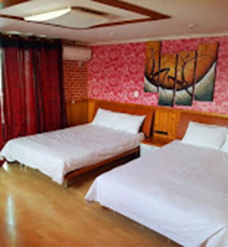 Queens Bay Pension