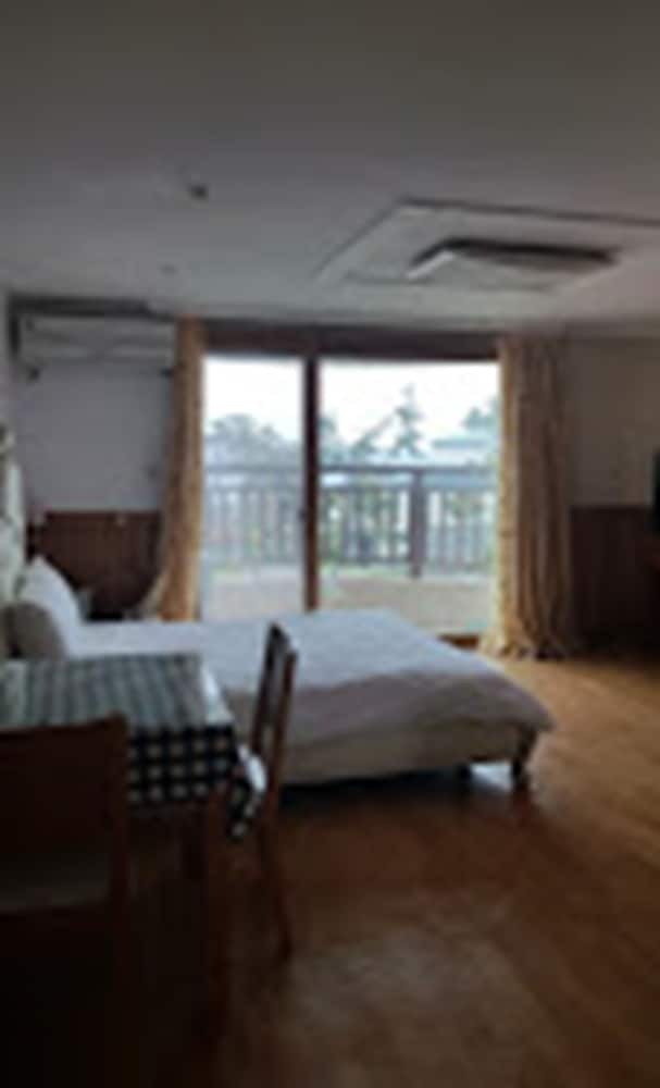 Queens Bay Pension