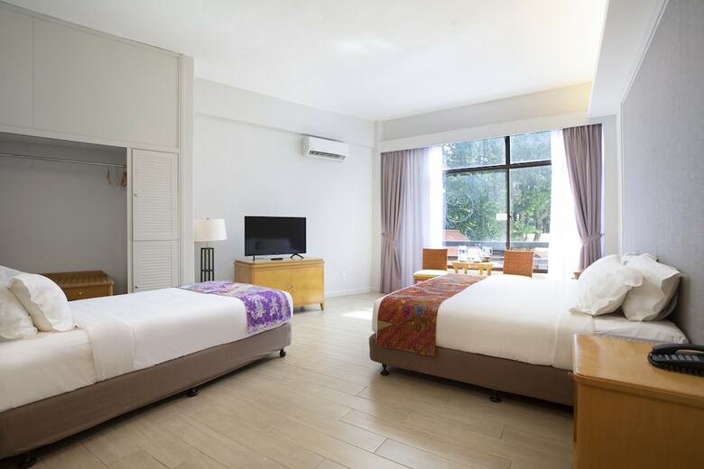 Hotel Adena Beach Resort