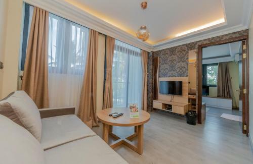 Hotel Coral Grand Beach & Spa