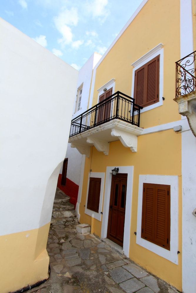 Apartamentos Athanasia's House
