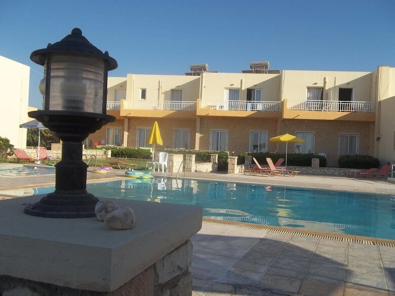 Hotel Chrisanna Apartments & Studios