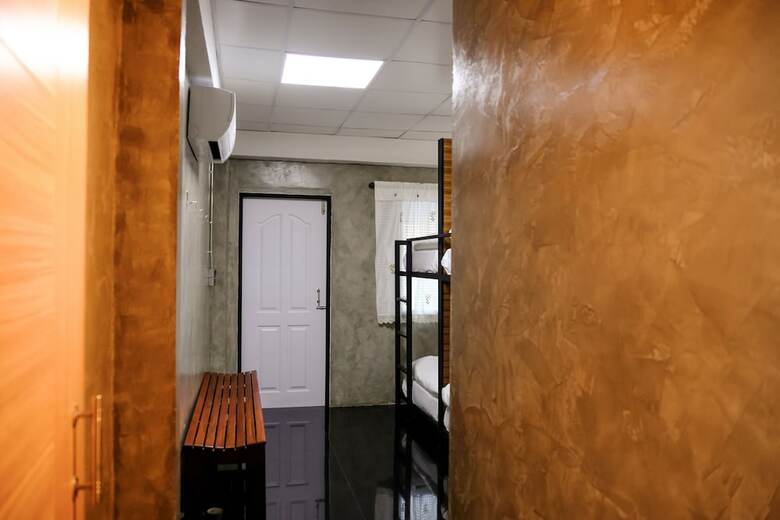 Hostal Baan Lung Poshtel