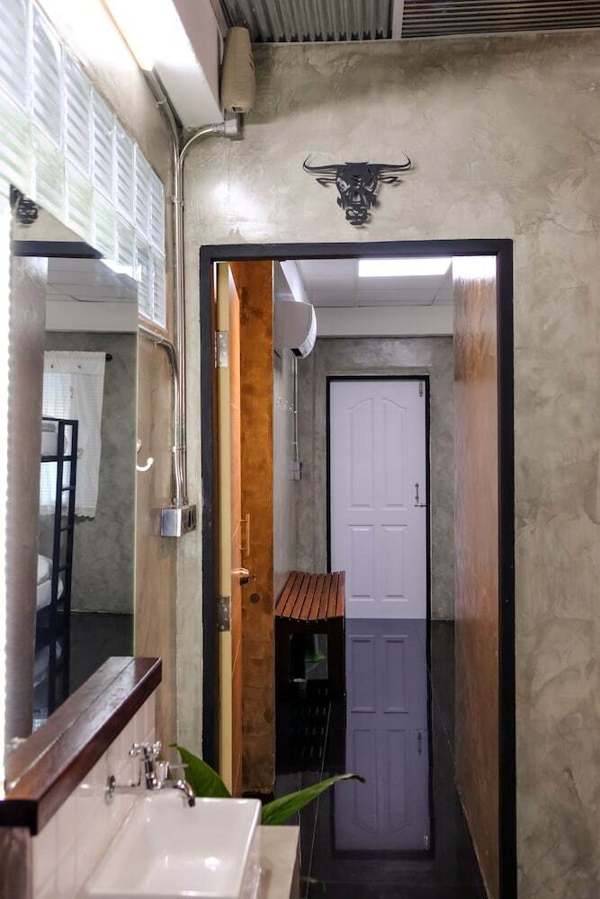 Hostal Baan Lung Poshtel
