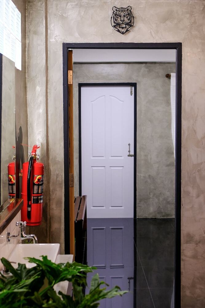 Hostal Baan Lung Poshtel