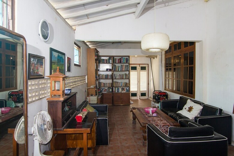 Hostal Oyo 244 Griya Cemara Homestay