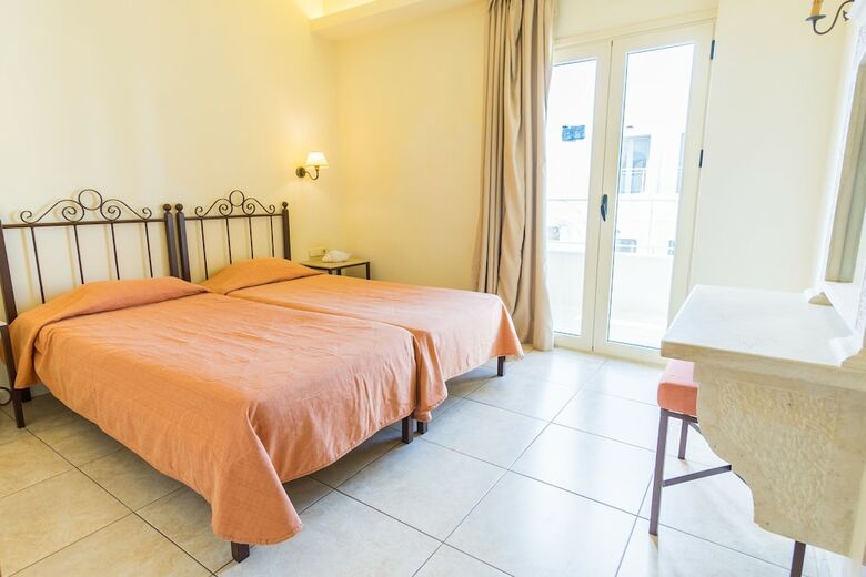 Aparthotel Pela Sofia
