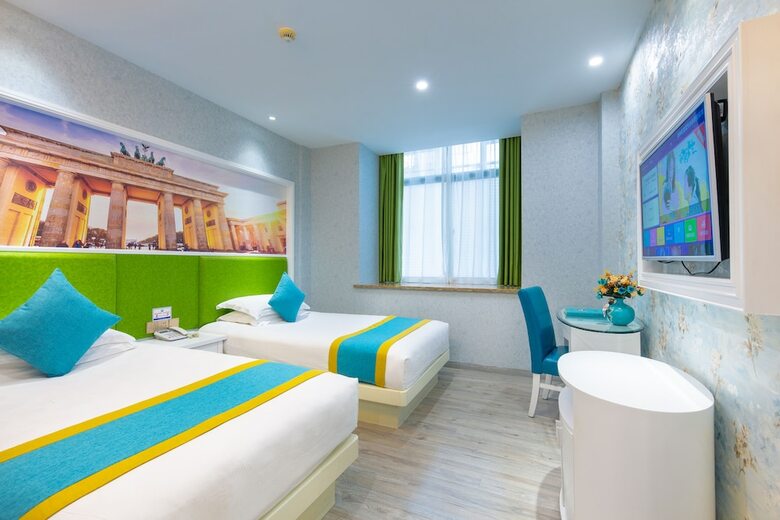 Yiwu Defeng Hotel