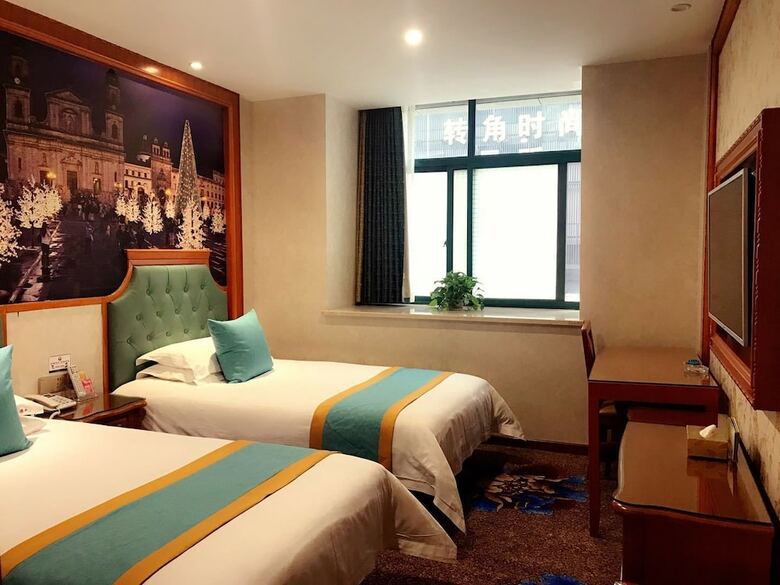 Yiwu Defeng Hotel