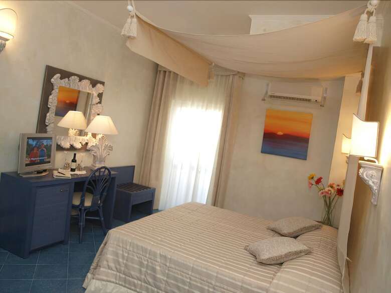 Hotel Baia Dei Faraglioni