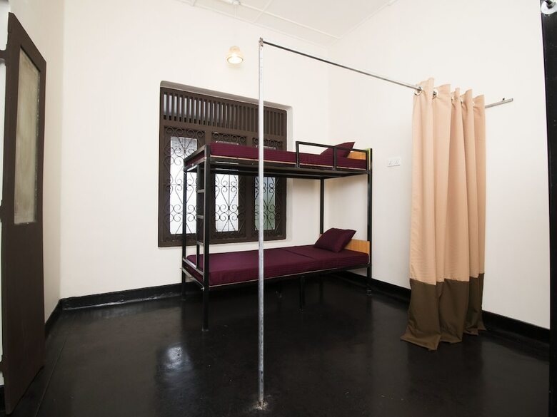 Hostal The Oasis Hostel