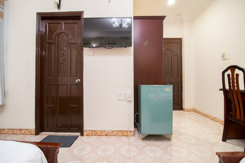 Hotel Reddoorz Plus Near Nowzone Plaza