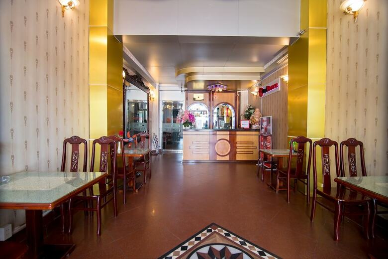 Hotel Reddoorz Plus Near Nowzone Plaza