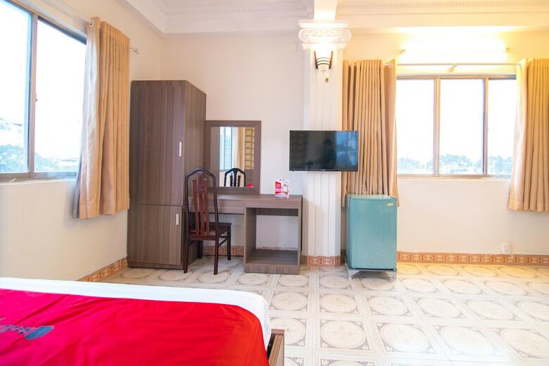 Hotel Reddoorz Plus Near Nowzone Plaza