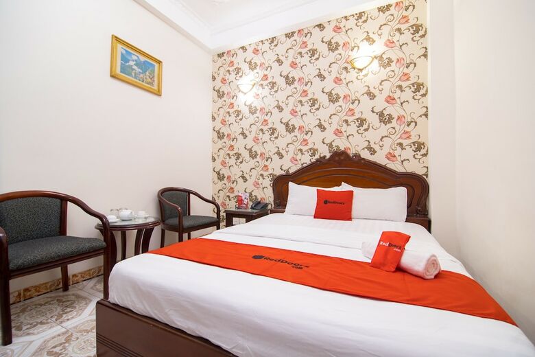 Hotel Reddoorz Plus Near Nowzone Plaza