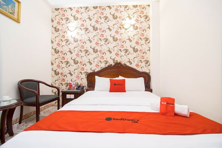 Hotel Reddoorz Plus Near Nowzone Plaza