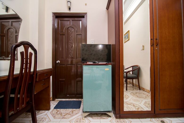 Hotel Reddoorz Plus Near Nowzone Plaza
