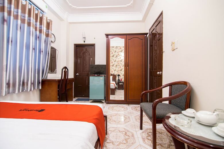 Hotel Reddoorz Plus Near Nowzone Plaza
