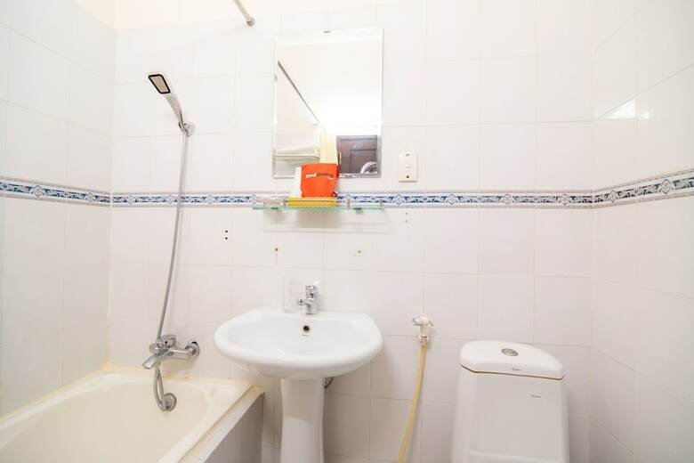 Hotel Reddoorz Plus Near Nowzone Plaza