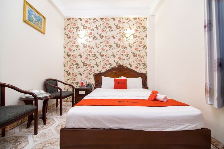 Hotel Reddoorz Plus Near Nowzone Plaza