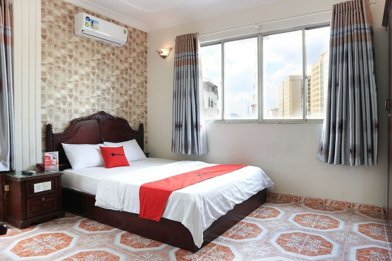 Hotel Reddoorz Plus Near Nowzone Plaza