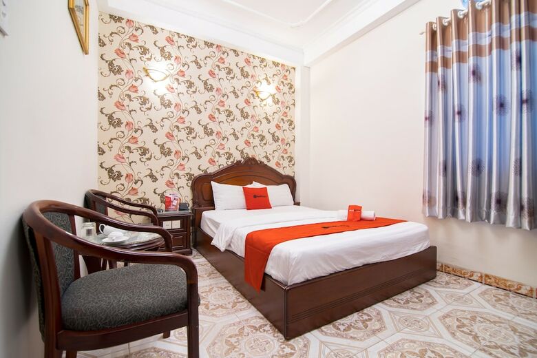 Hotel Reddoorz Plus Near Nowzone Plaza