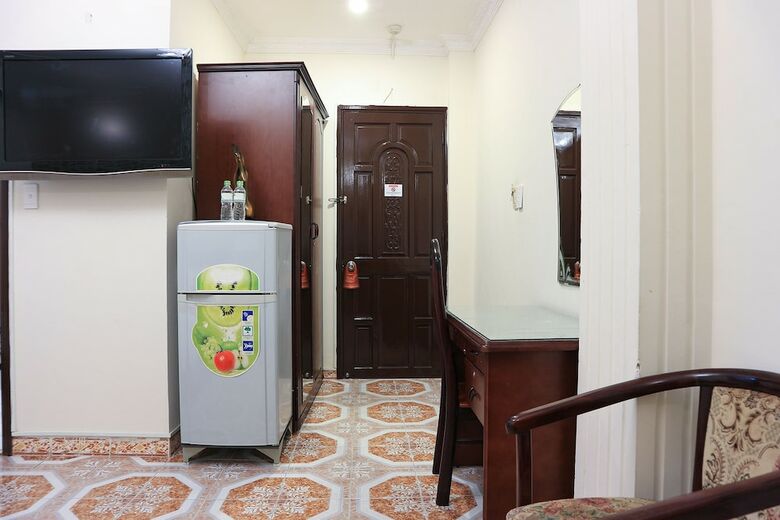 Hotel Reddoorz Plus Near Nowzone Plaza