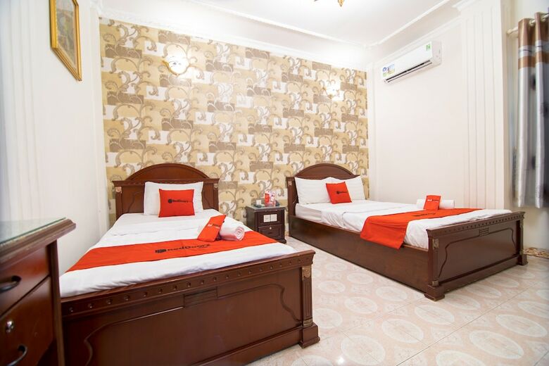 Hotel Reddoorz Plus Near Nowzone Plaza
