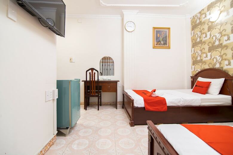 Hotel Reddoorz Plus Near Nowzone Plaza