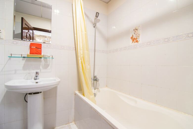 Hotel Reddoorz Plus Near Nowzone Plaza