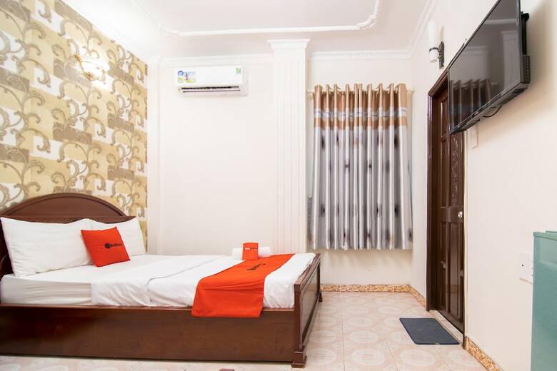 Hotel Reddoorz Plus Near Nowzone Plaza