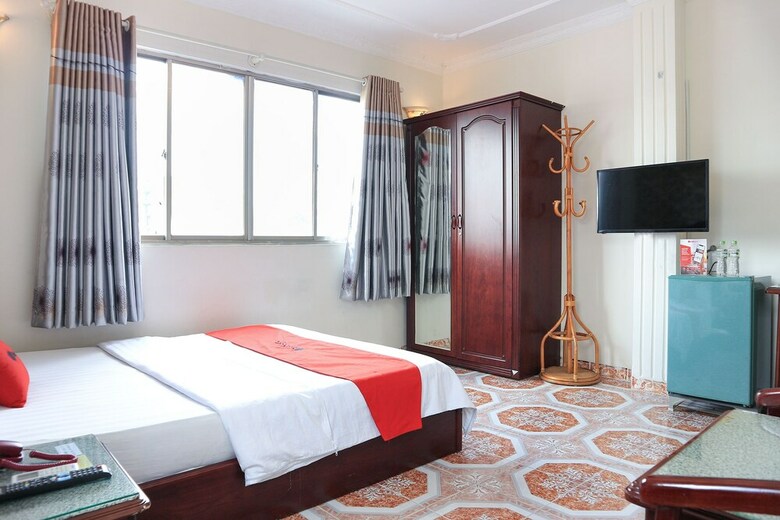 Hotel Reddoorz Plus Near Nowzone Plaza
