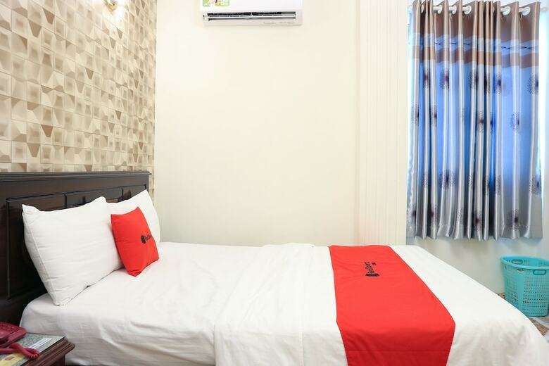 Hotel Reddoorz Plus Near Nowzone Plaza