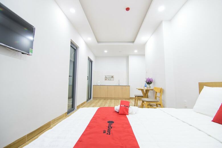 Hotel Reddoorz Plus Near E-town 2