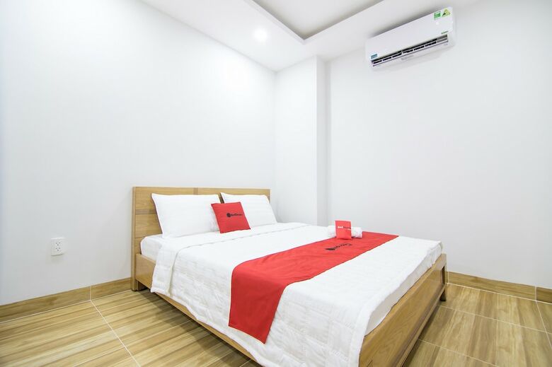 Hotel Reddoorz Plus Near E-town 2