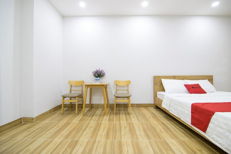 Hotel Reddoorz Plus Near E-town 2