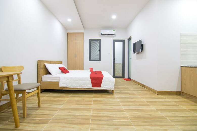 Hotel Reddoorz Plus Near E-town 2