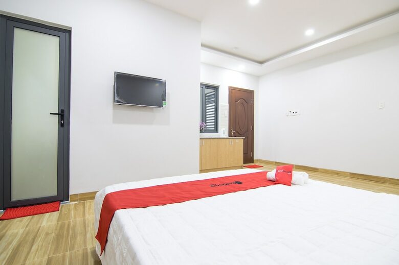 Hotel Reddoorz Plus Near E-town 2